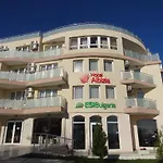 Family Albizia Хотел Варна